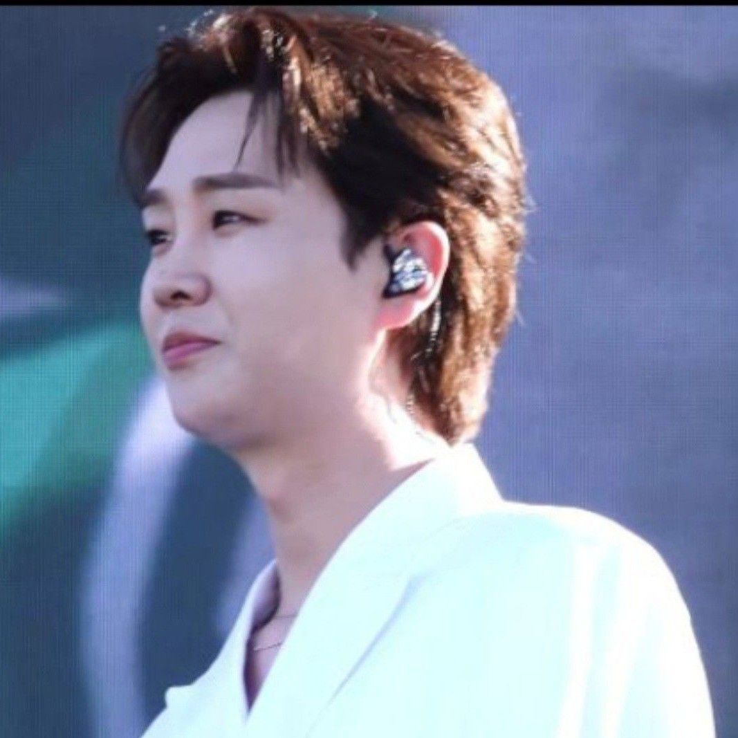 Behind-the-scenes cut of Song Minjun