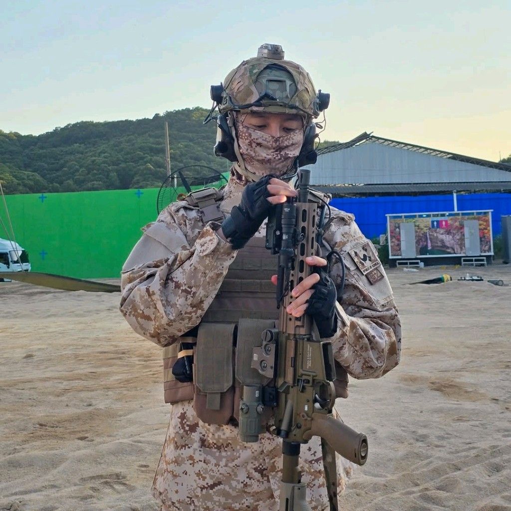 Behind-the-scenes cut of Kim Namgil