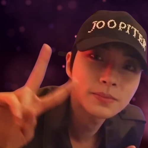 Momen yang diabadikan oleh penggemar Hwang Inyoup