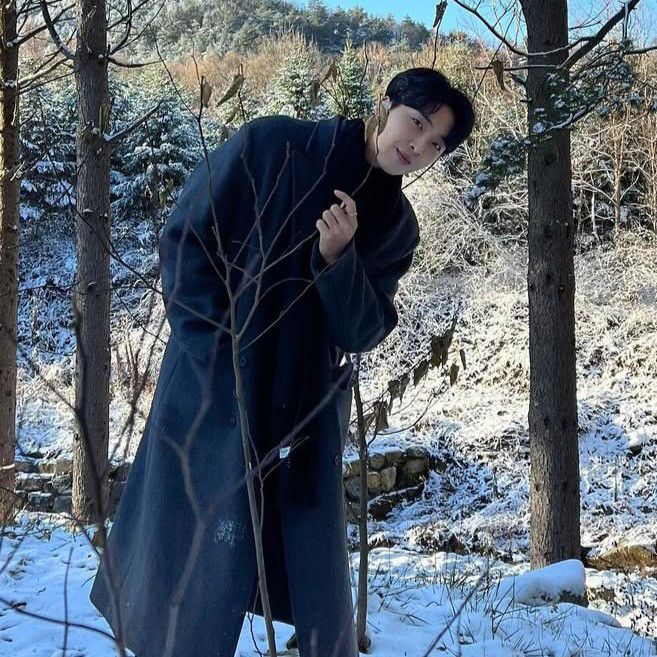 A moment captured by a fan of Hwang Yunsung