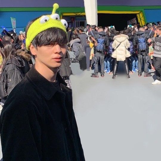 A moment captured by a fan of Yook Sungjae