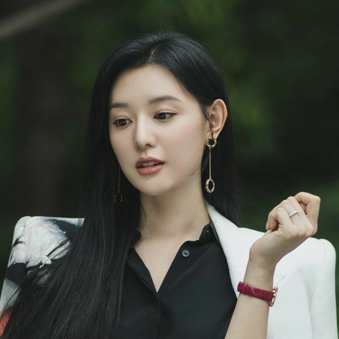 Behind-the-scenes cut of Kim Jiwon