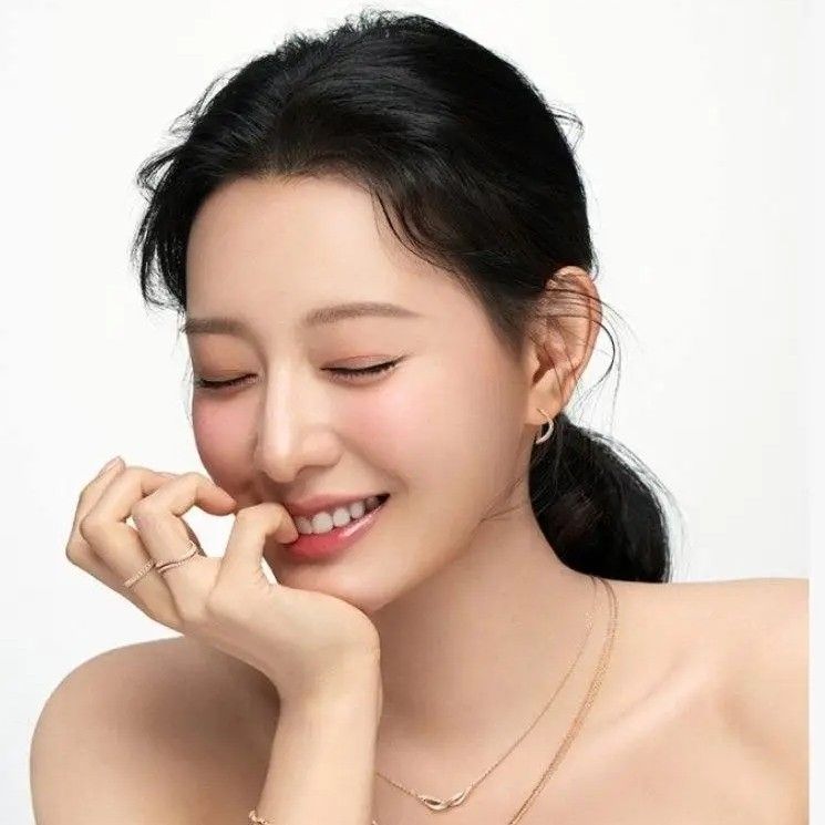 Behind-the-scenes cut of Kim Jiwon