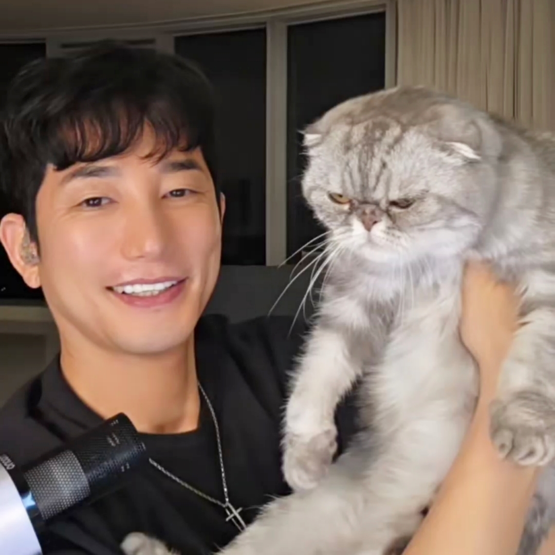 Behind-the-scenes cut of Park Sihoo