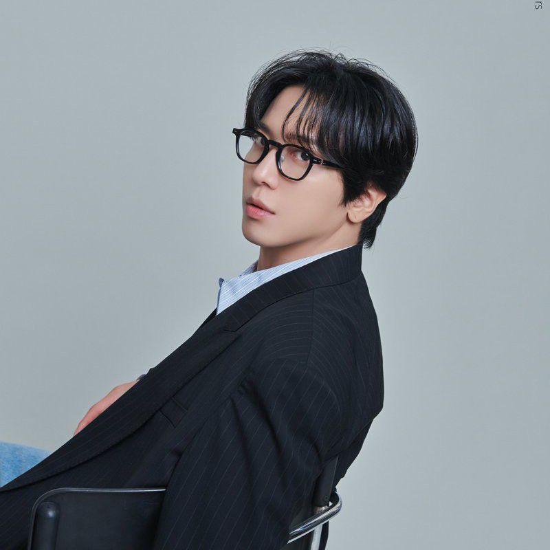 Behind-the-scenes cut of Jung Yonghwa