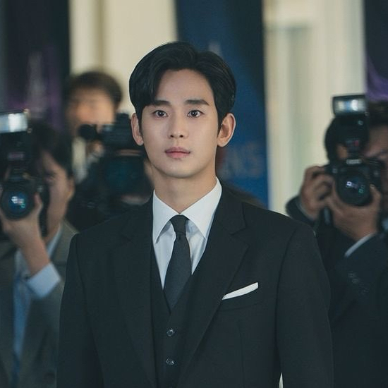 Foto kegiatan terbaru dari Kim Soohyun