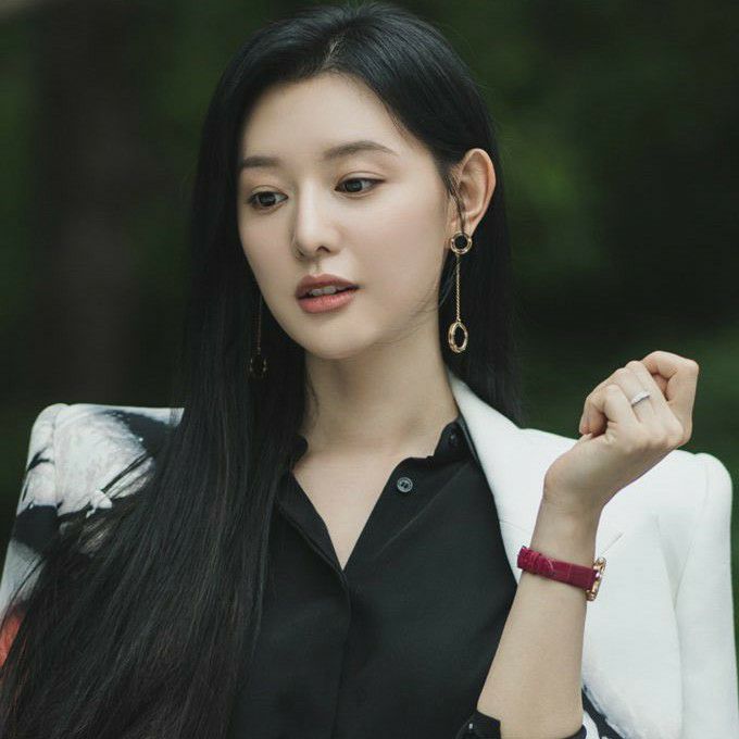Behind-the-scenes cut of Kim Jiwon