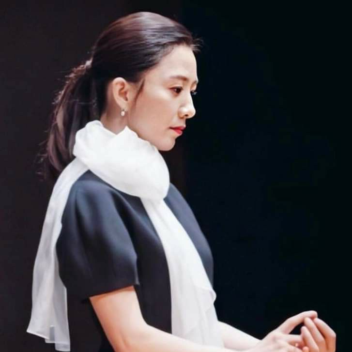 Behind-the-scenes cut of Kim Heeae