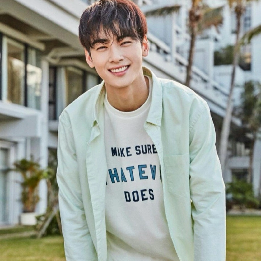 Latest photo of Cha Eunwoo