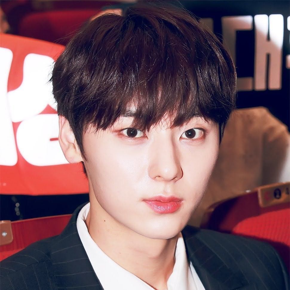 황민현의 비하인드 컷