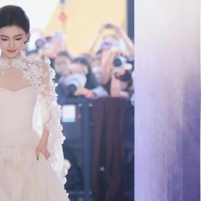 Behind-the-scenes cut of Zhang Ruonan