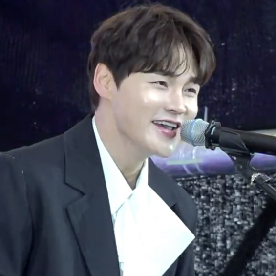 A moment captured by a fan of Park Seojin