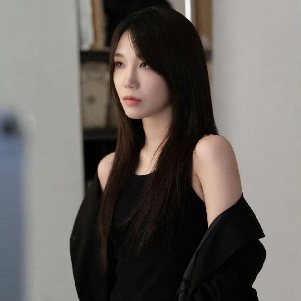 Behind-the-scenes cut of Jung Eunji