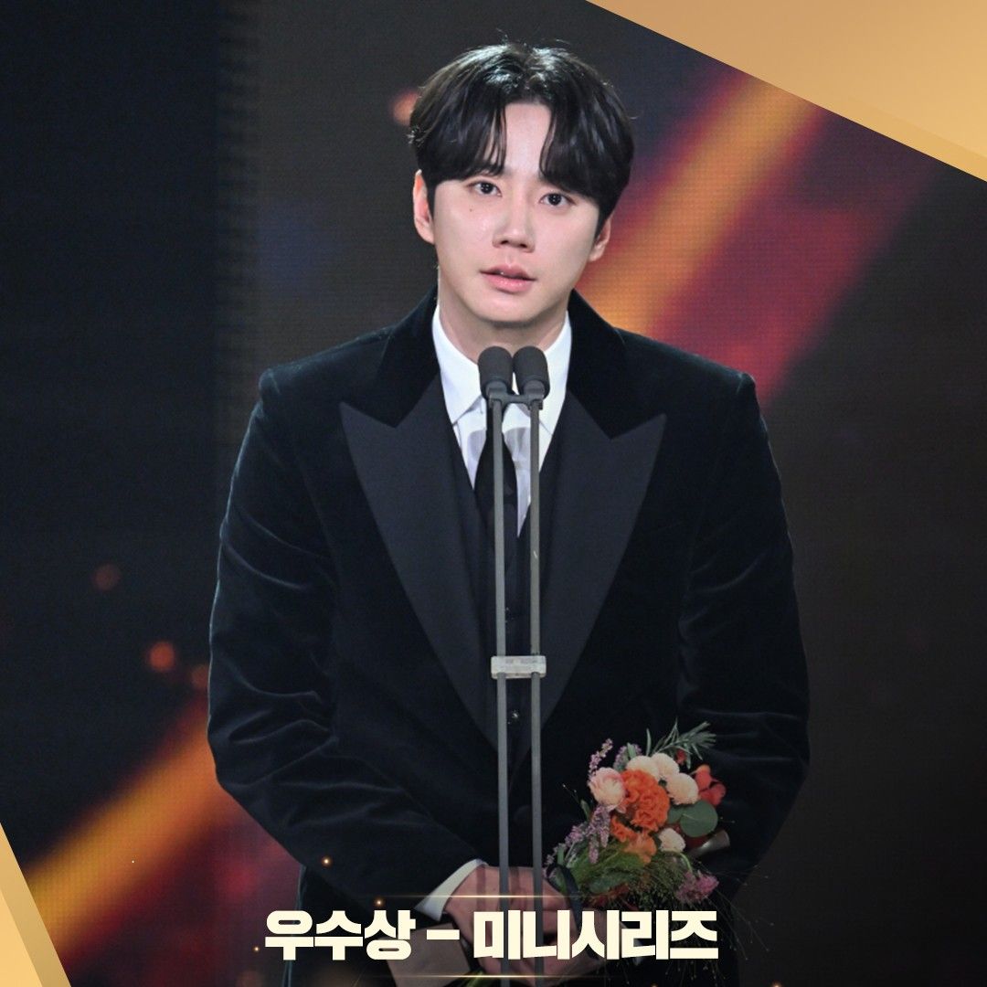 Behind-the-scenes cut of Lee Junyoung