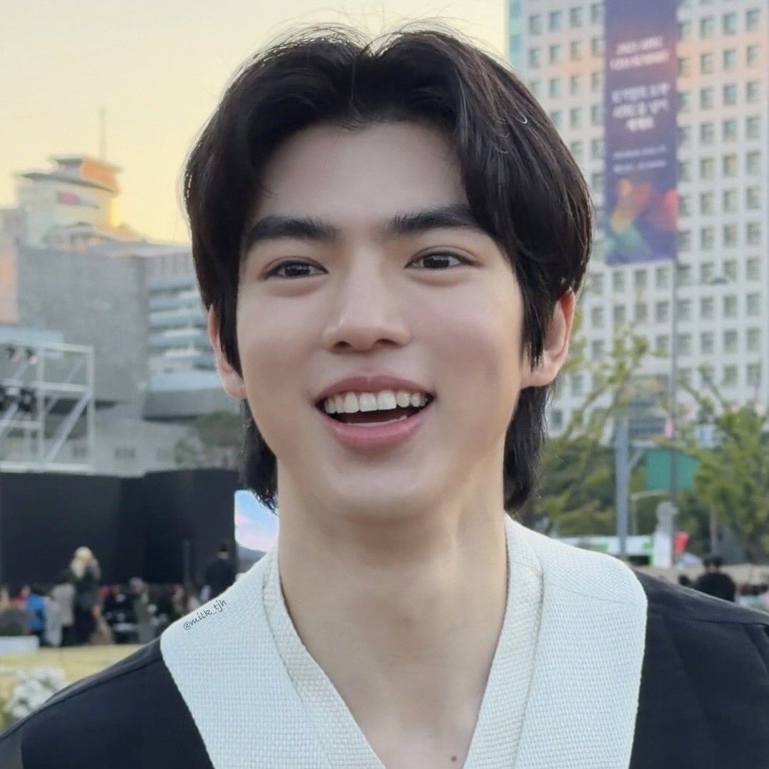 粉丝拍下的Cha Junhwan瞬间