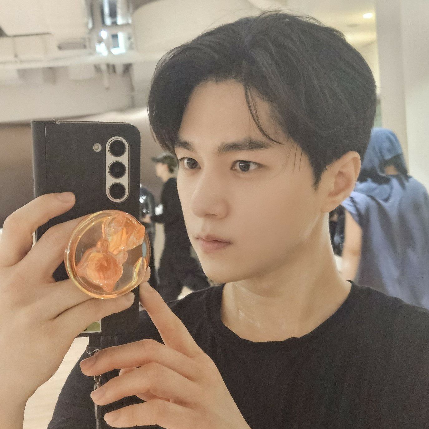 Recent activity shot of Kim Myungsoo (L)