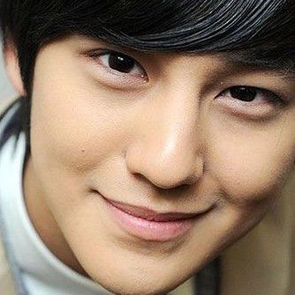 Behind-the-scenes cut of Kim Bum