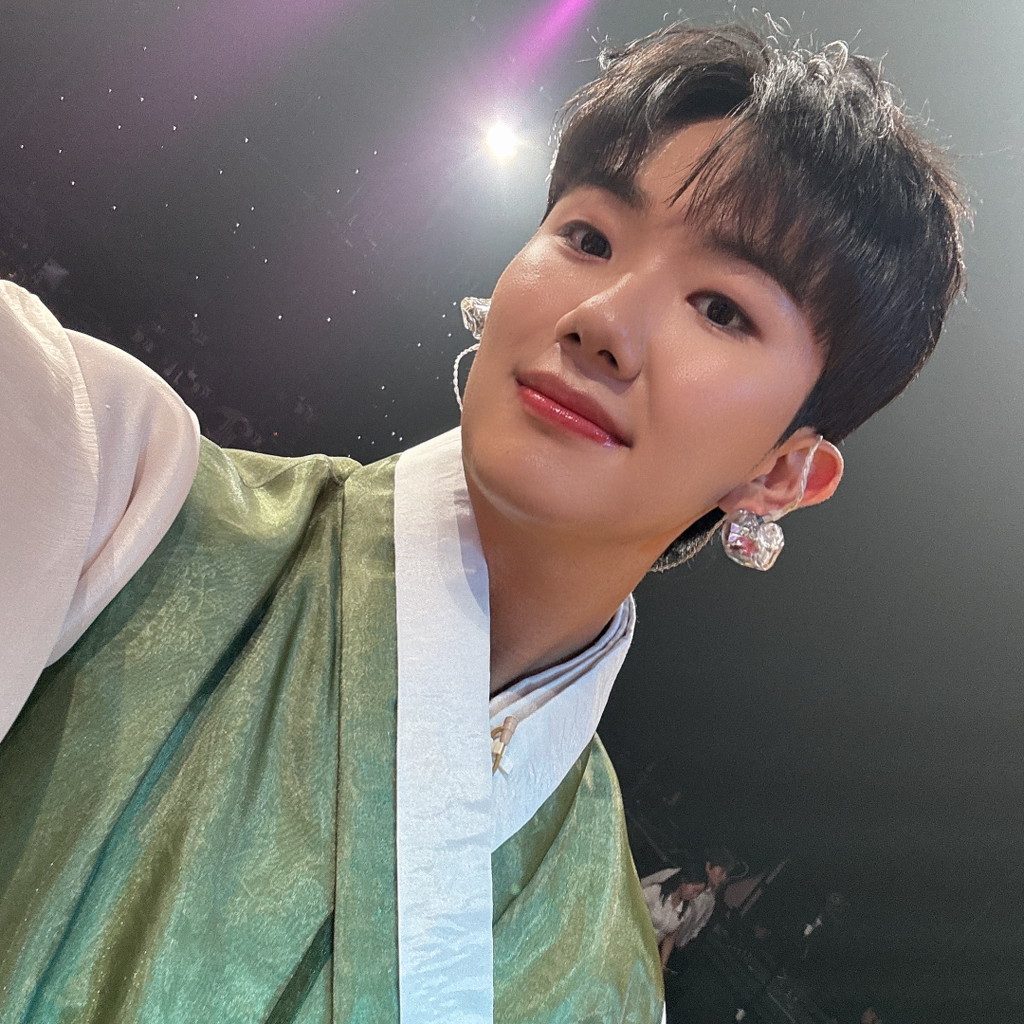 Behind-the-scenes cut of Nam Seungmin