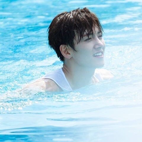 Behind-the-scenes cut of Ji Changwook
