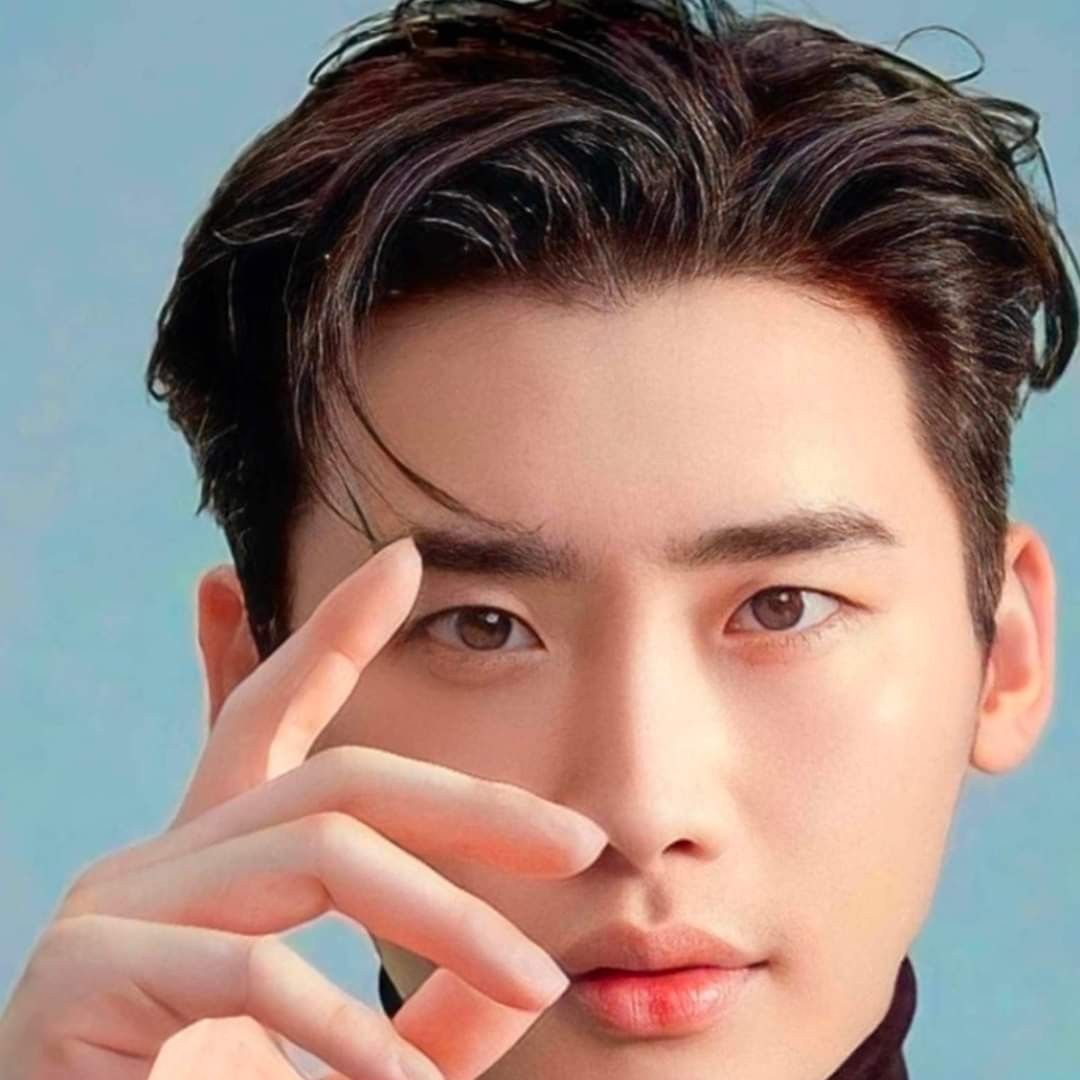 Recent activity shot of Lee Jongsuk