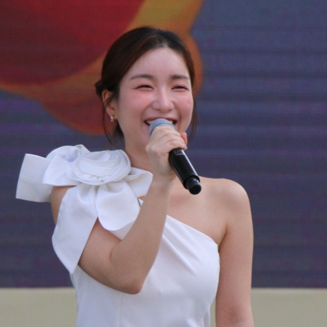 A moment captured by a fan of Ryu Wonjung