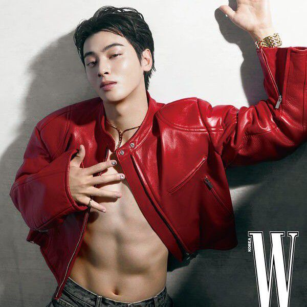 Recent activity shot of Cha Eunwoo