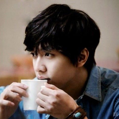 Momen yang diabadikan oleh penggemar Lee Seunggi