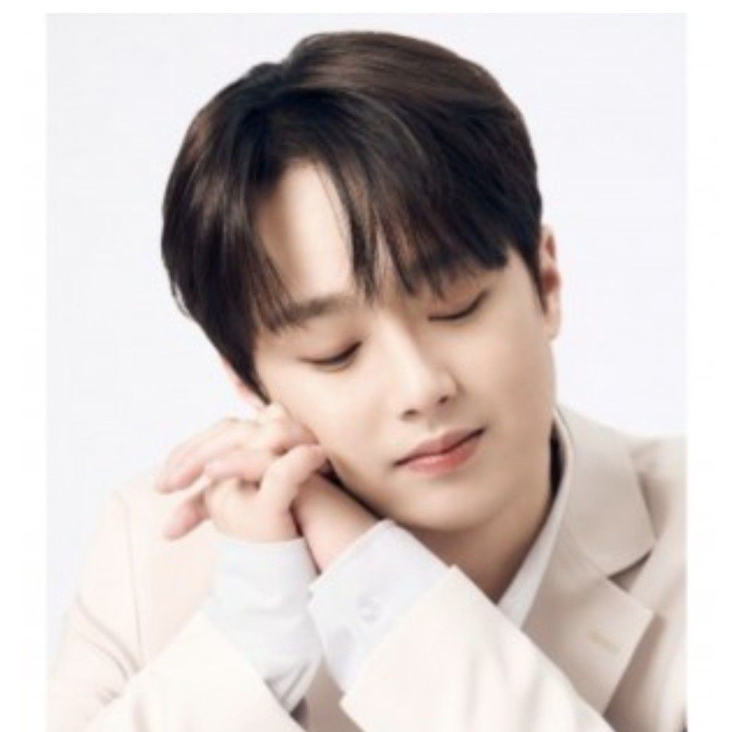 Behind-the-scenes cut of Lee Chanwon