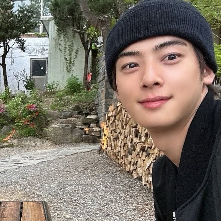 Foto kegiatan terbaru dari Cha Eunwoo
