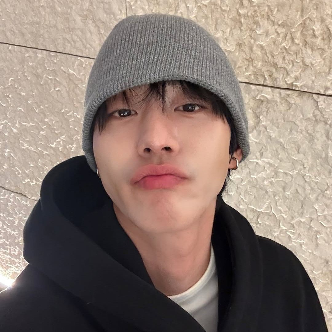 Behind-the-scenes cut of Ahn Hyoseop