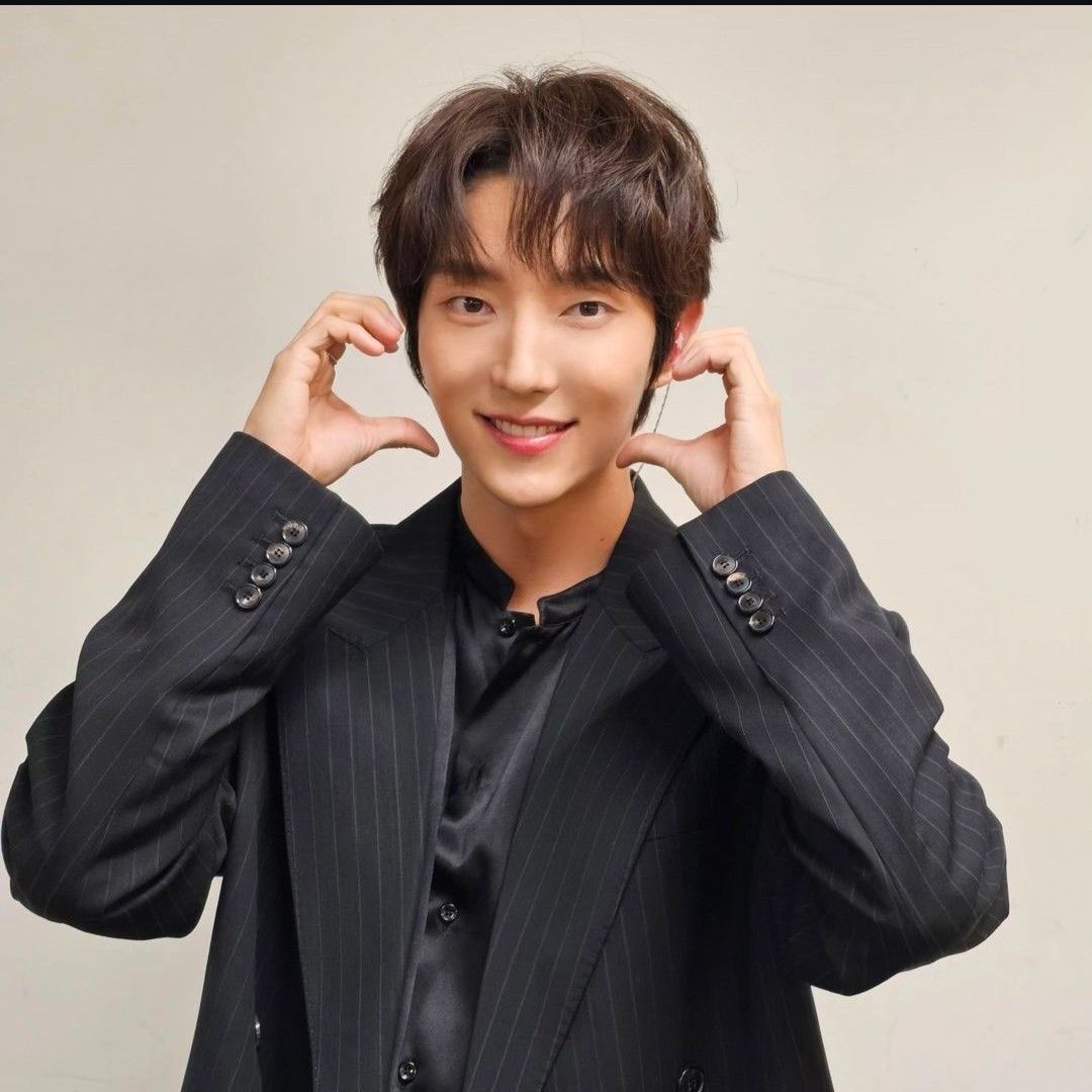 A moment captured by a fan of Lee Joongi