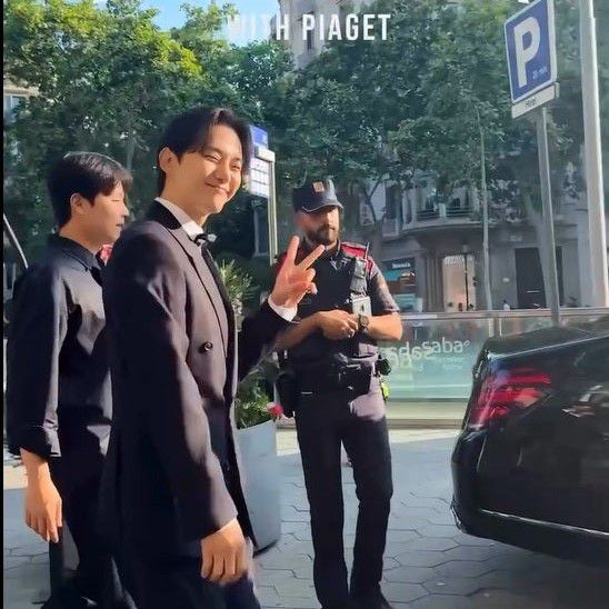 Behind-the-scenes cut of Lee Junho