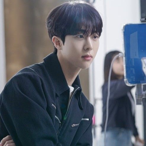 Recent activity shot of Kim Mujun