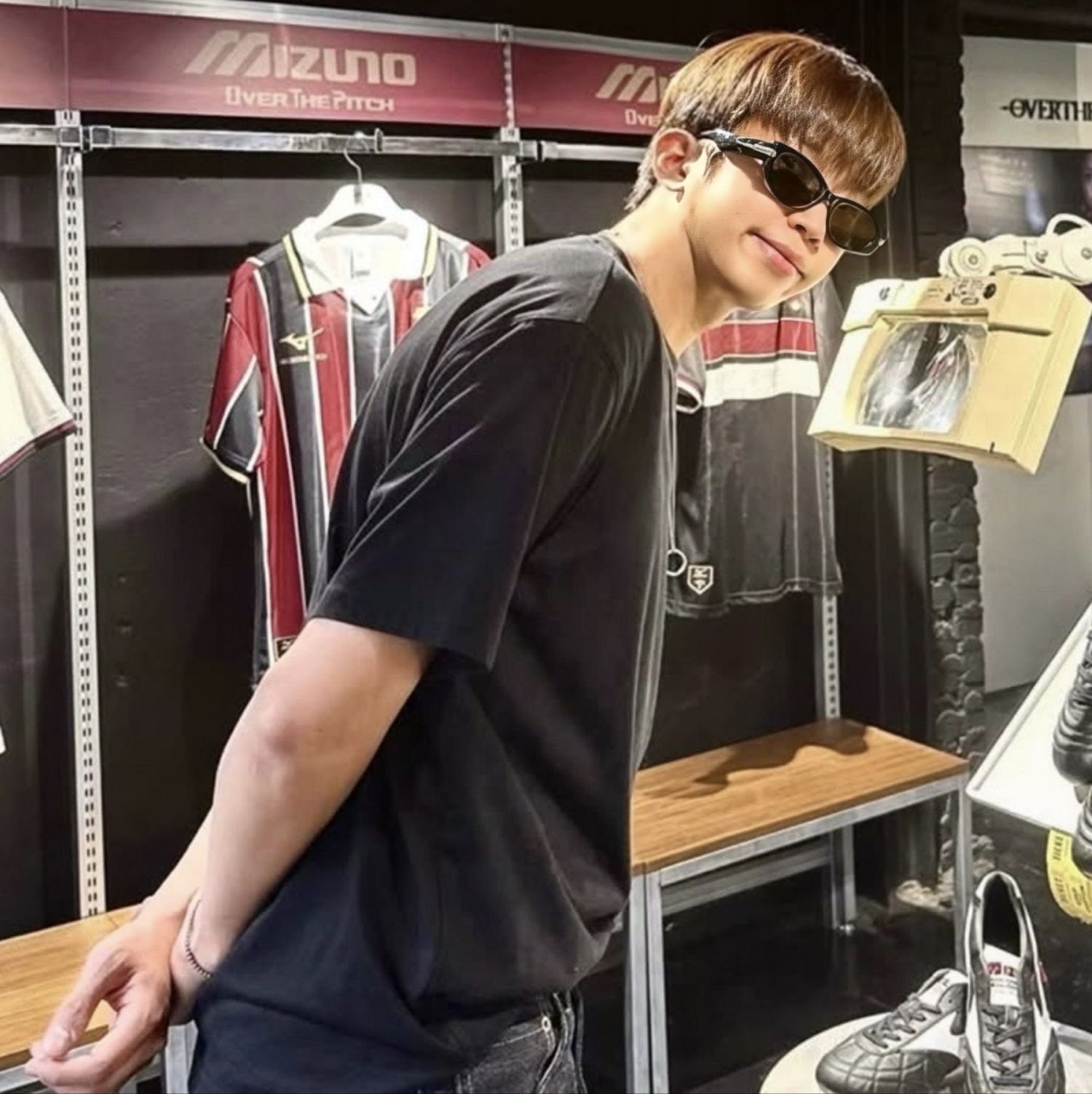 Behind-the-scenes cut of Lim Youngwoong