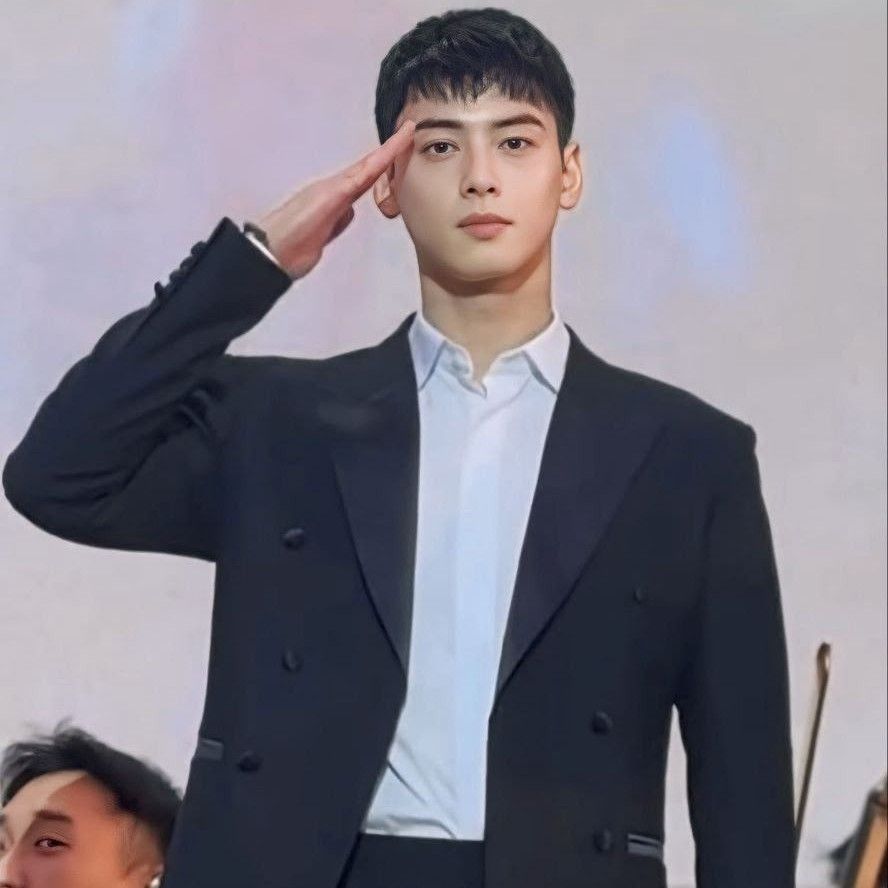 Behind-the-scenes cut of Cha Eunwoo