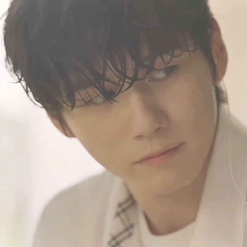 粉絲拍下的邕聖祐瞬間