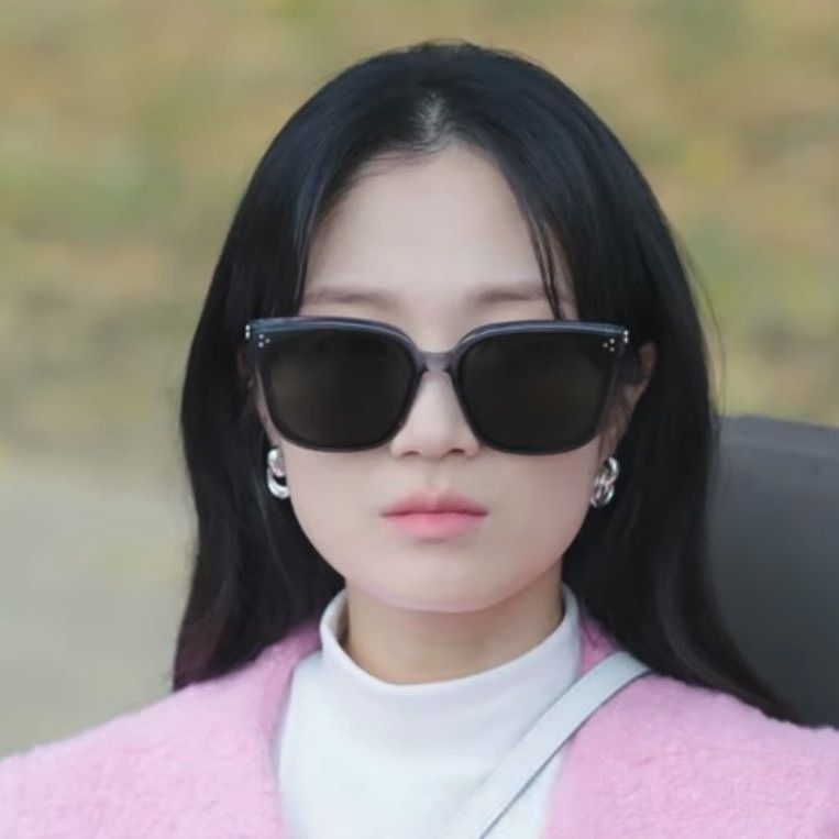 Recent activity shot of Kim Hyeyoon