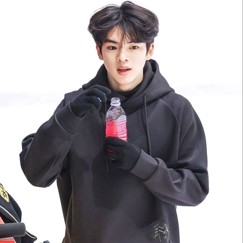 A moment captured by a fan of Cha Junhwan