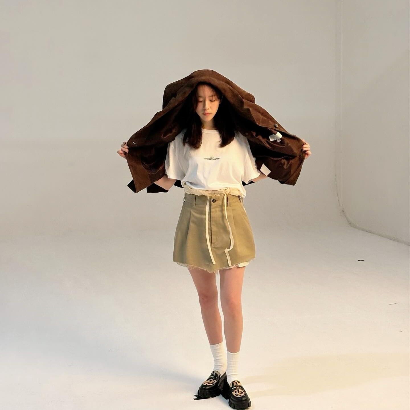 Behind-the-scenes cut of Han Jimin