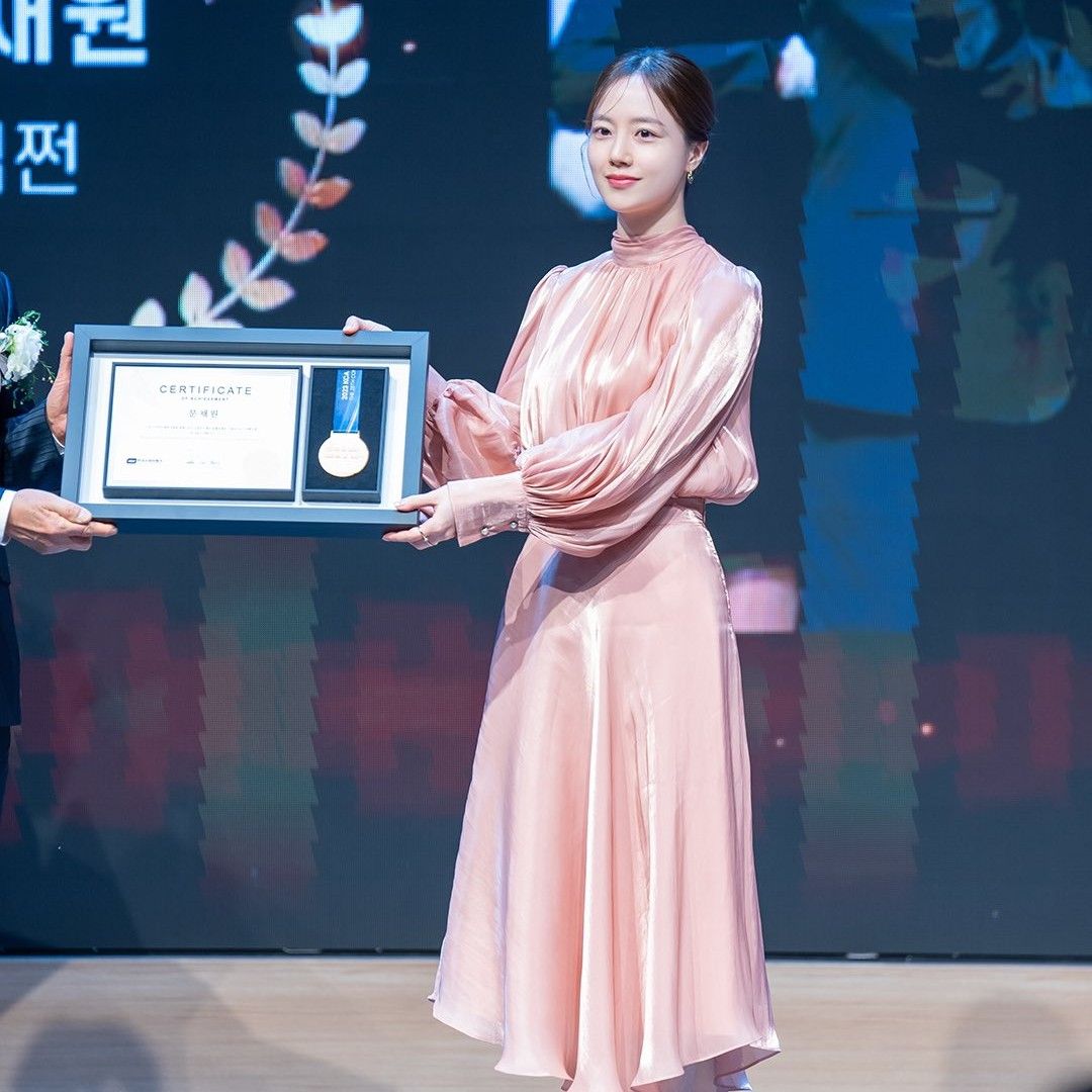 A moment captured by a fan of Moon Chaewon