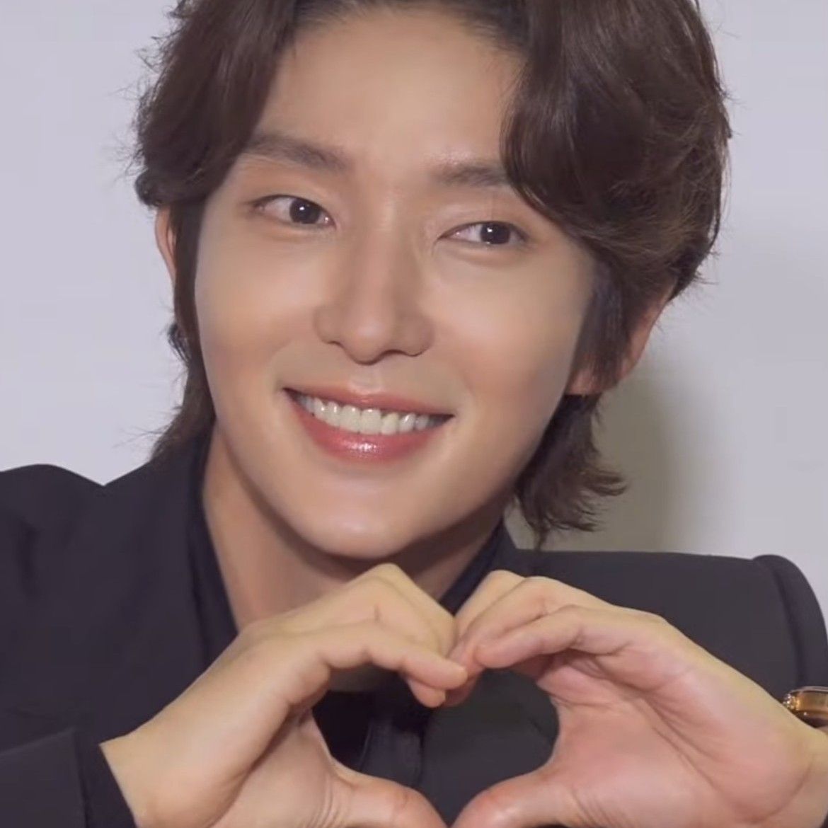 Behind-the-scenes cut of Lee Joongi