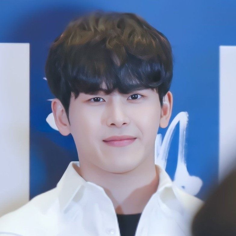 Behind-the-scenes cut of Hoya