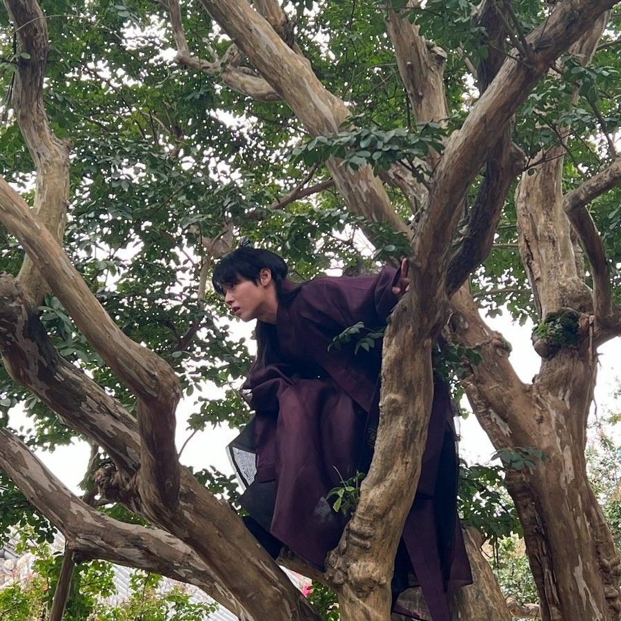 Behind-the-scenes cut of Park Jihoon