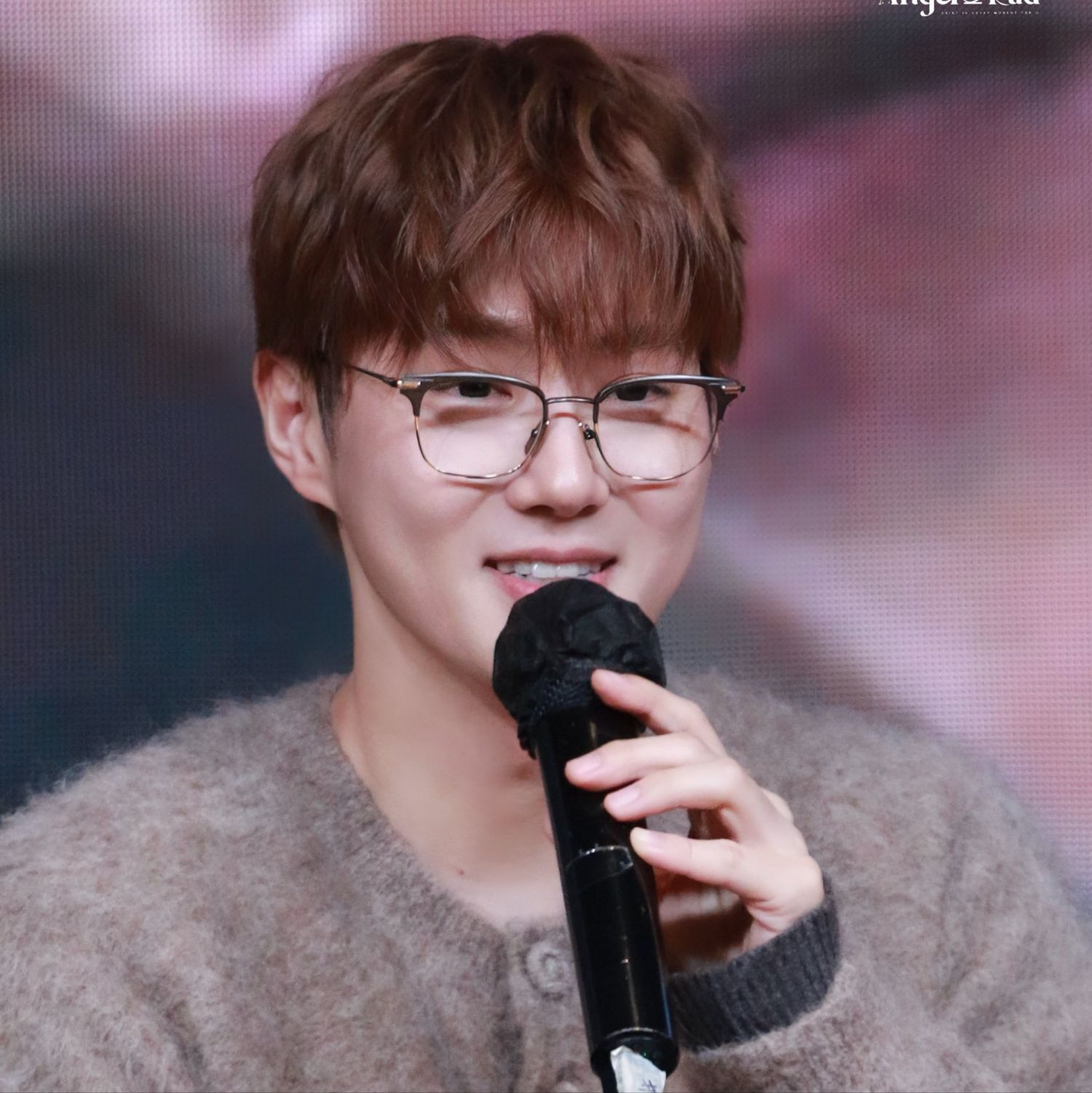 Behind-the-scenes cut of Suho