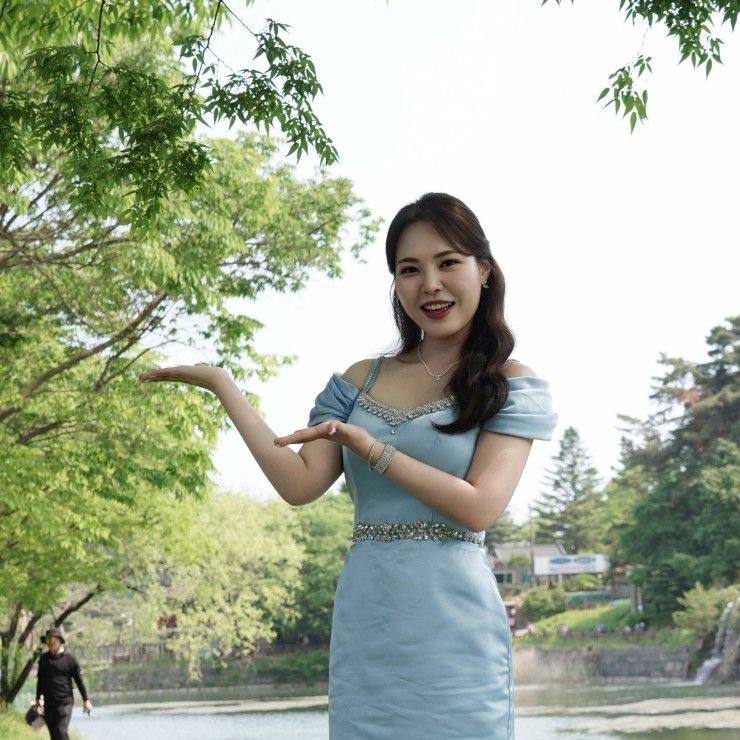Behind-the-scenes cut of Miss Kim