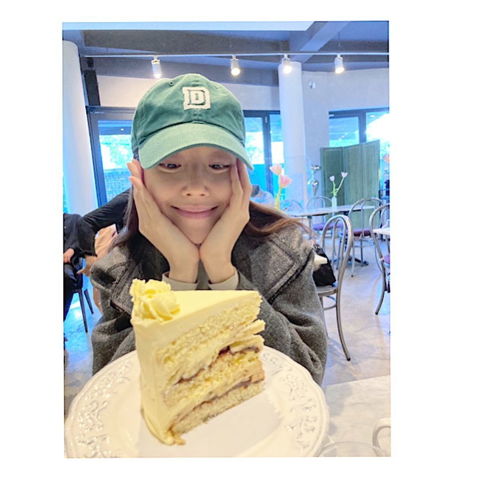 Behind-the-scenes cut of Moon Chaewon