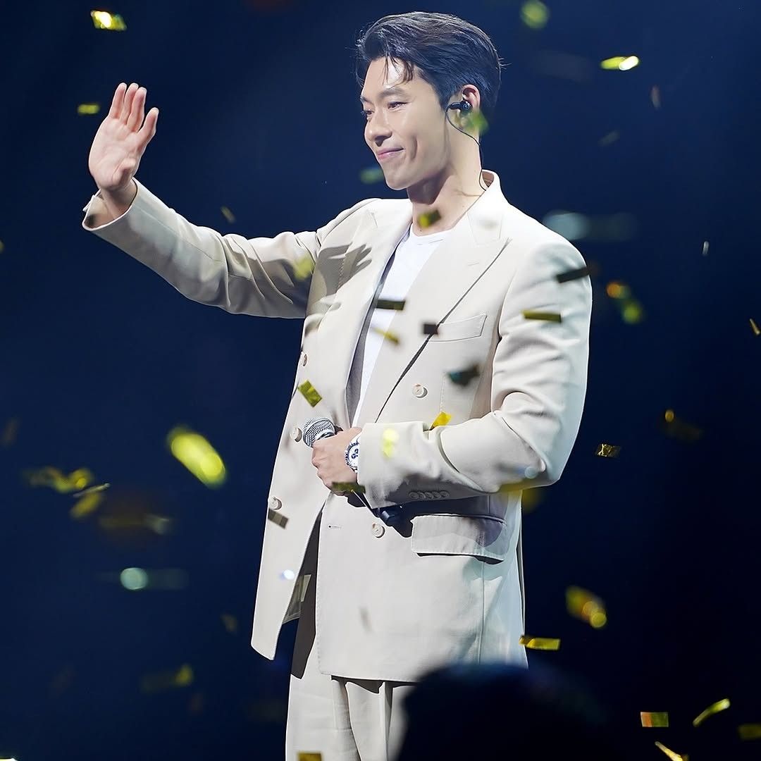 A moment captured by a fan of Hyun Bin