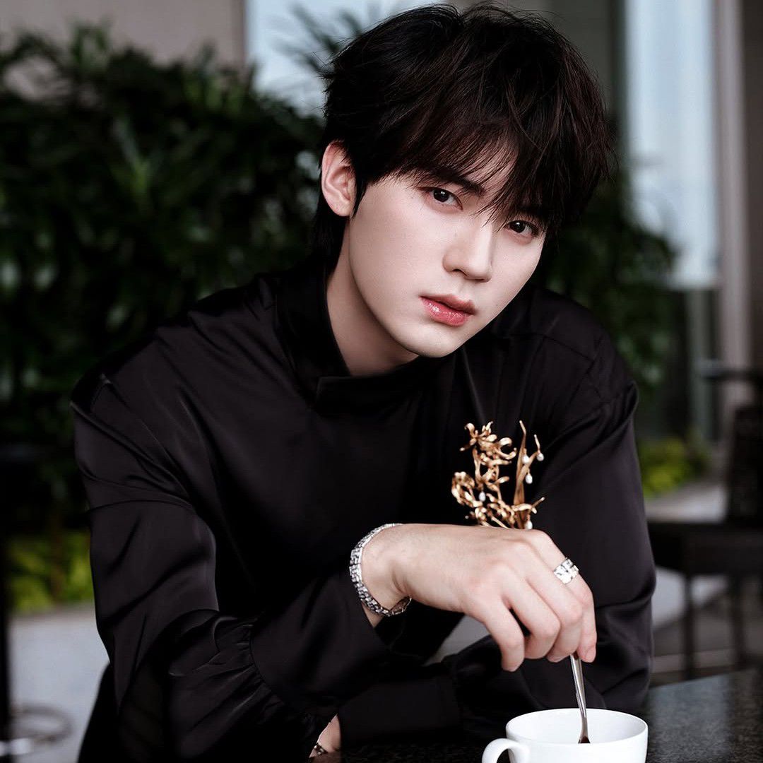 Behind-the-scenes cut of Zhou Yiran