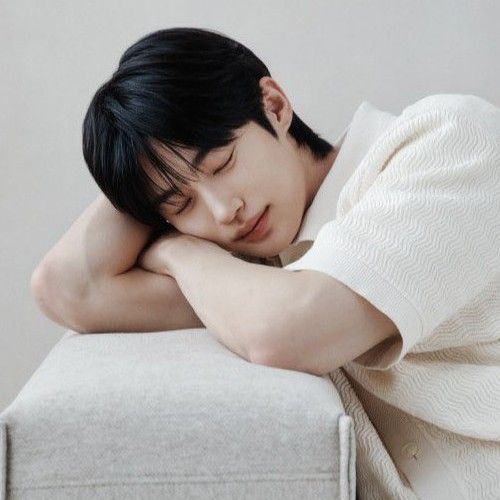 Latest photo of Byeon Wooseok