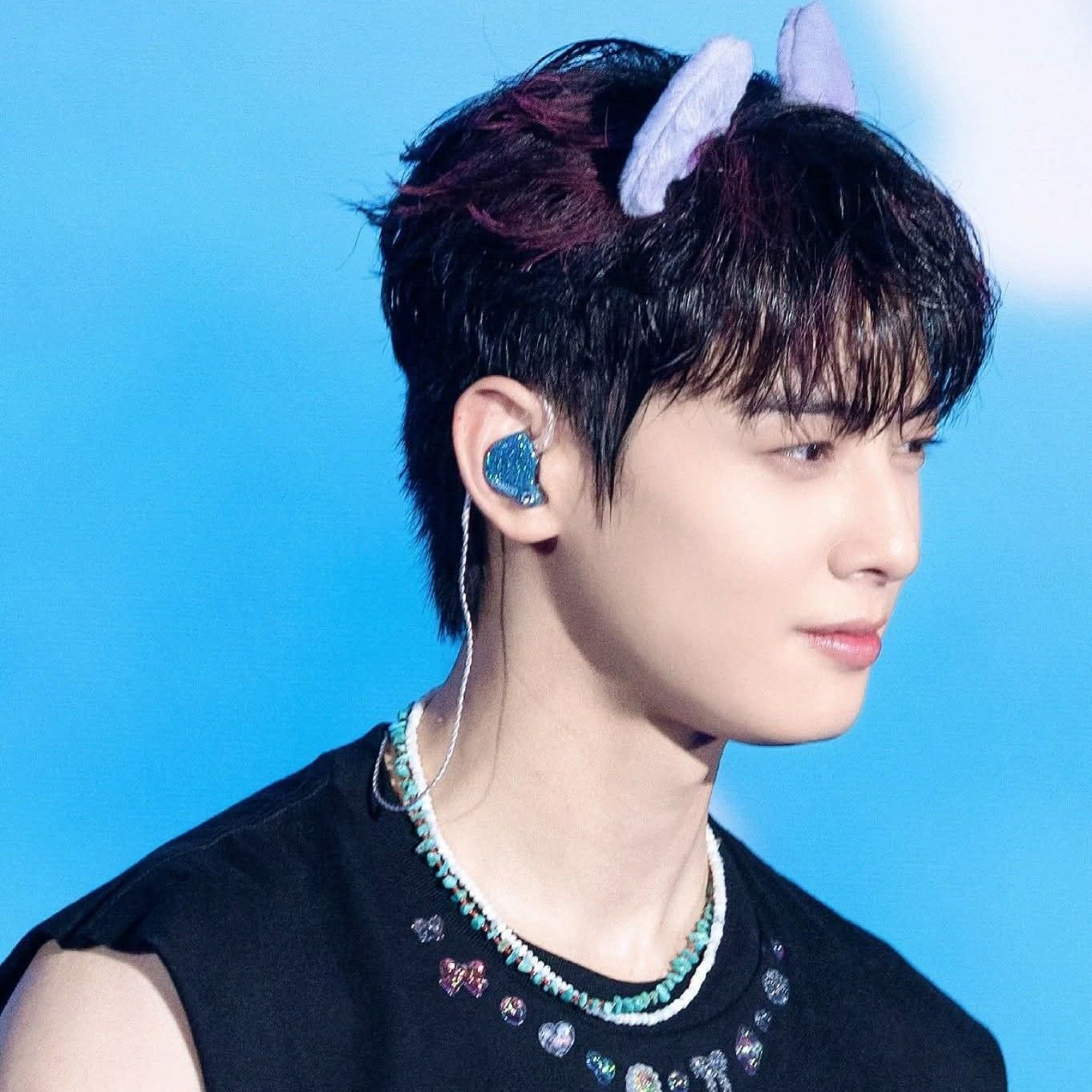 Behind-the-scenes cut of Cha Eunwoo
